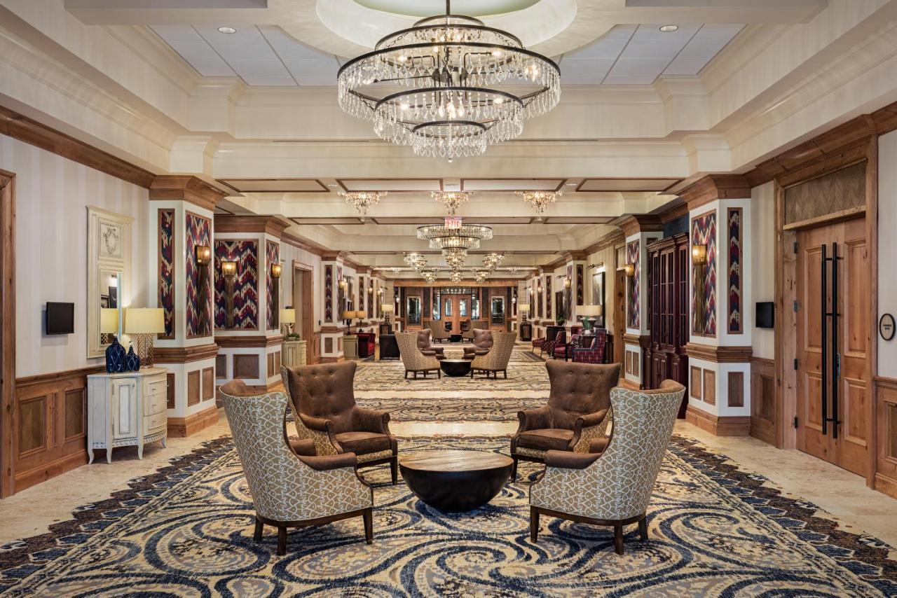 The Brownwood Hotel & Spa Те-Вілліджес Екстер'єр фото