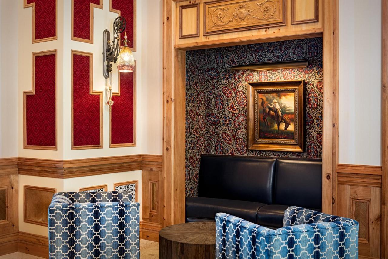 The Brownwood Hotel & Spa Те-Вілліджес Екстер'єр фото