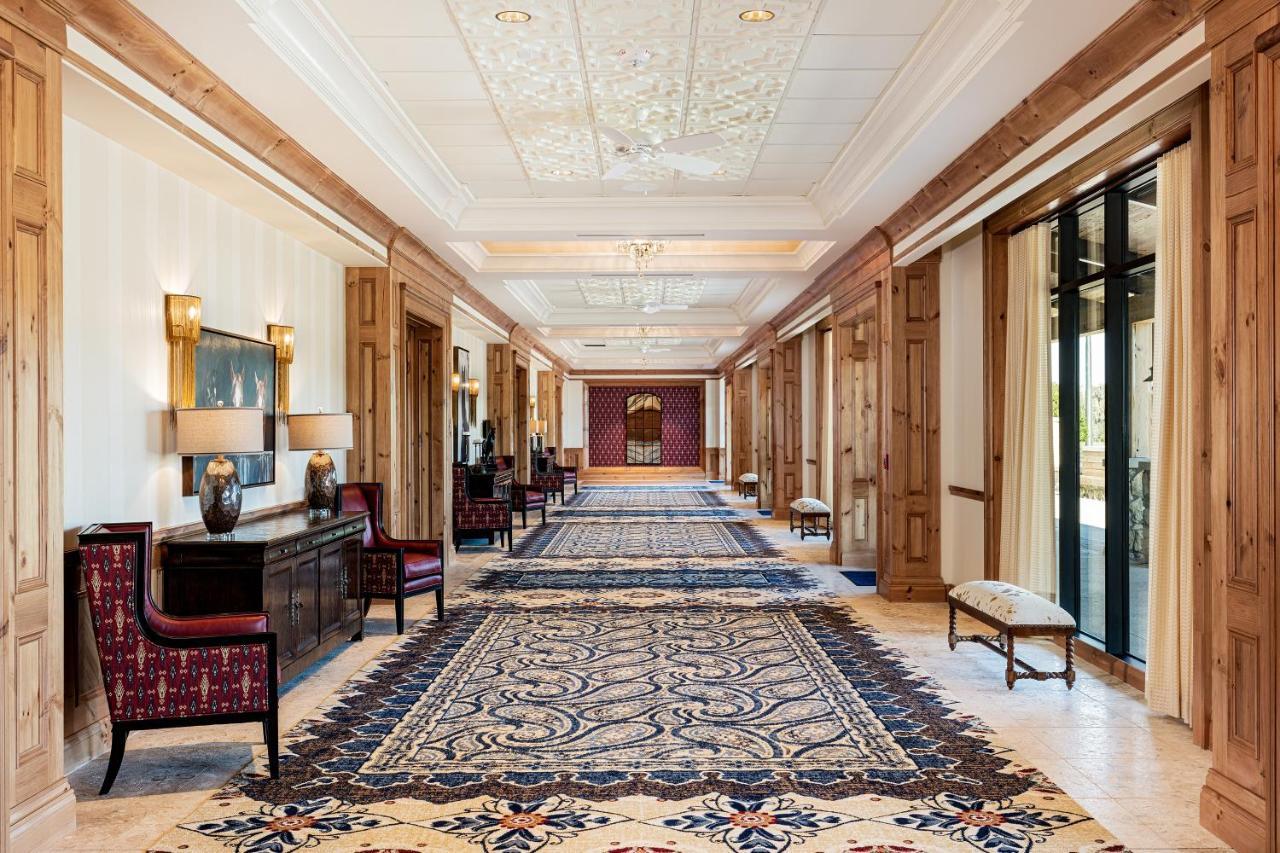 The Brownwood Hotel & Spa Те-Вілліджес Екстер'єр фото